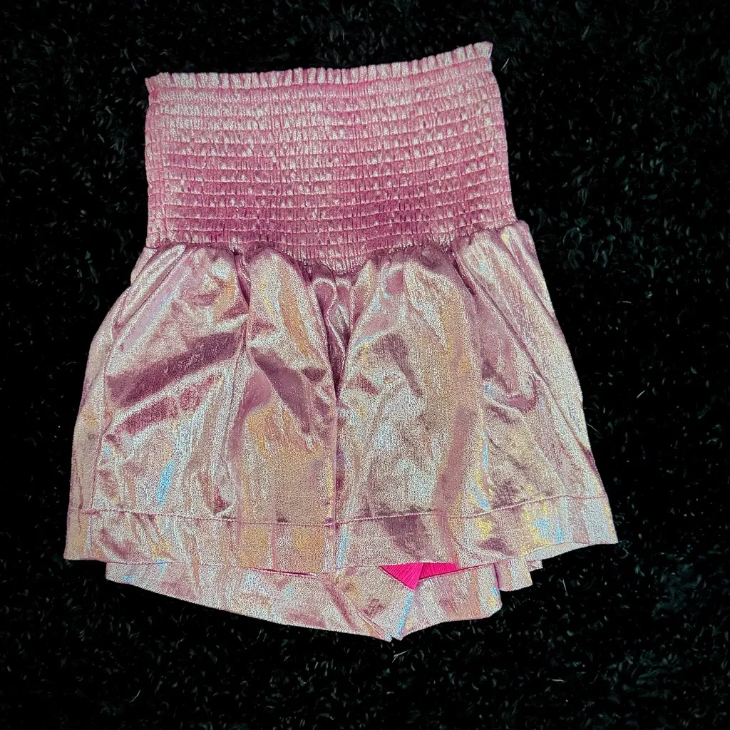 🎃*NWOT* women’s small metallic high waisted flowy party shorts‎ Pink - Image 3