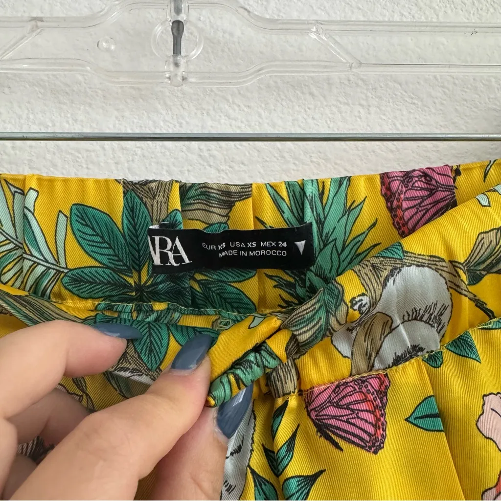Zara High Waist Yellow Floral and Koala Print Shorts Size: XS - Image 3