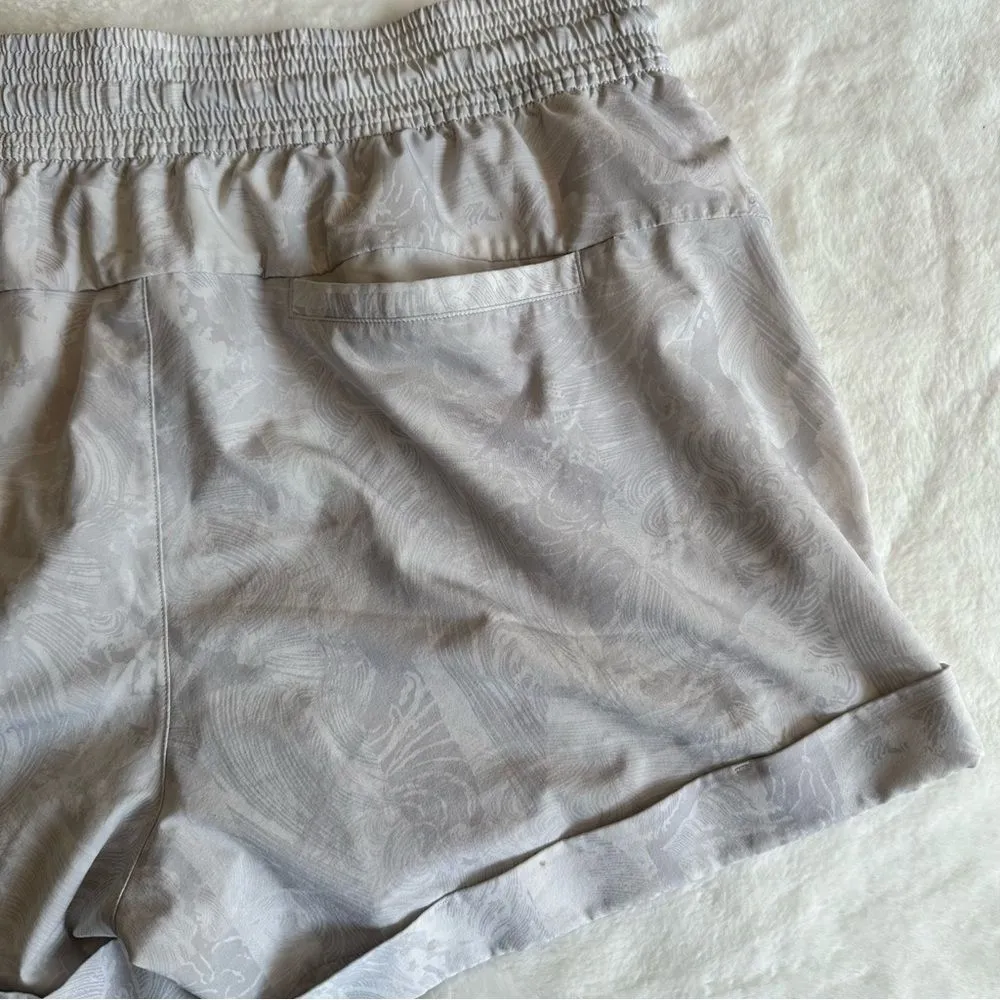 Lululemon Spring Break Away Short 4-way Stretch 3" Size 8 - Image 5