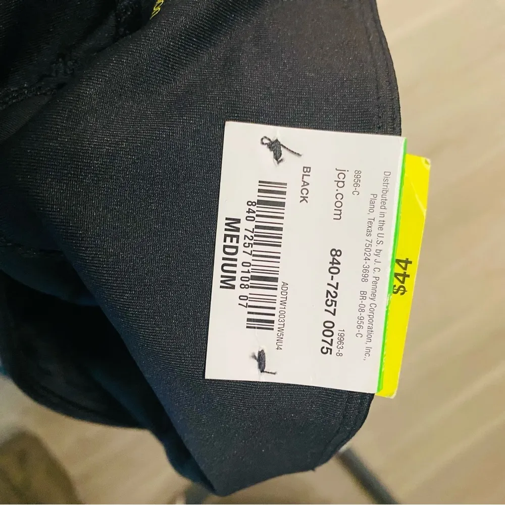 NWT Xersion knee length leggings. Great for spring and summer - Image 2