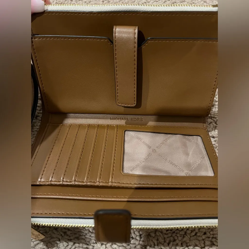 Michael Kors Logo Wristlet – Pre-Owned, Good Condition - Image 8