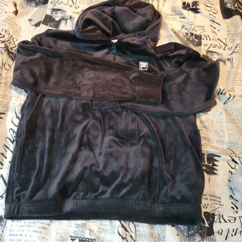 Fila Black velour Hoodie size M - Image 10