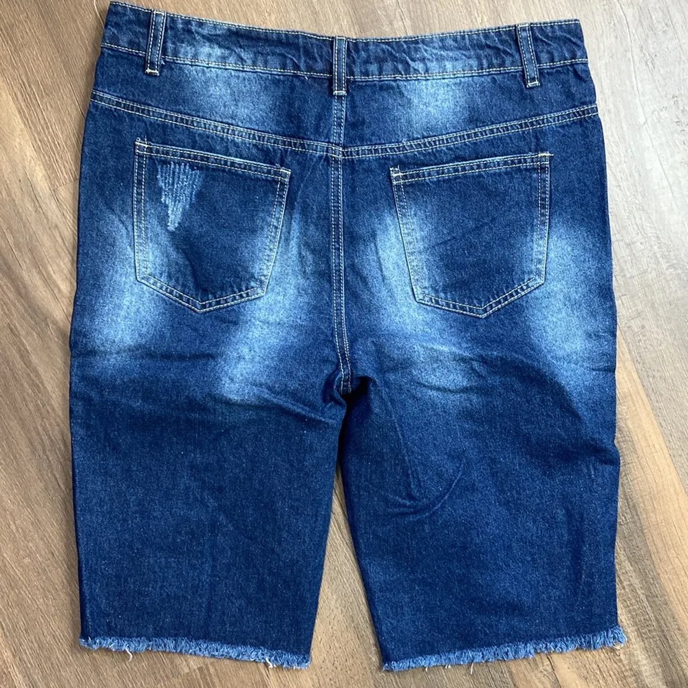 Hot Kiss Women’s Kelsea Distressed Bermuda Shorts Size 11 NWT - Image 36