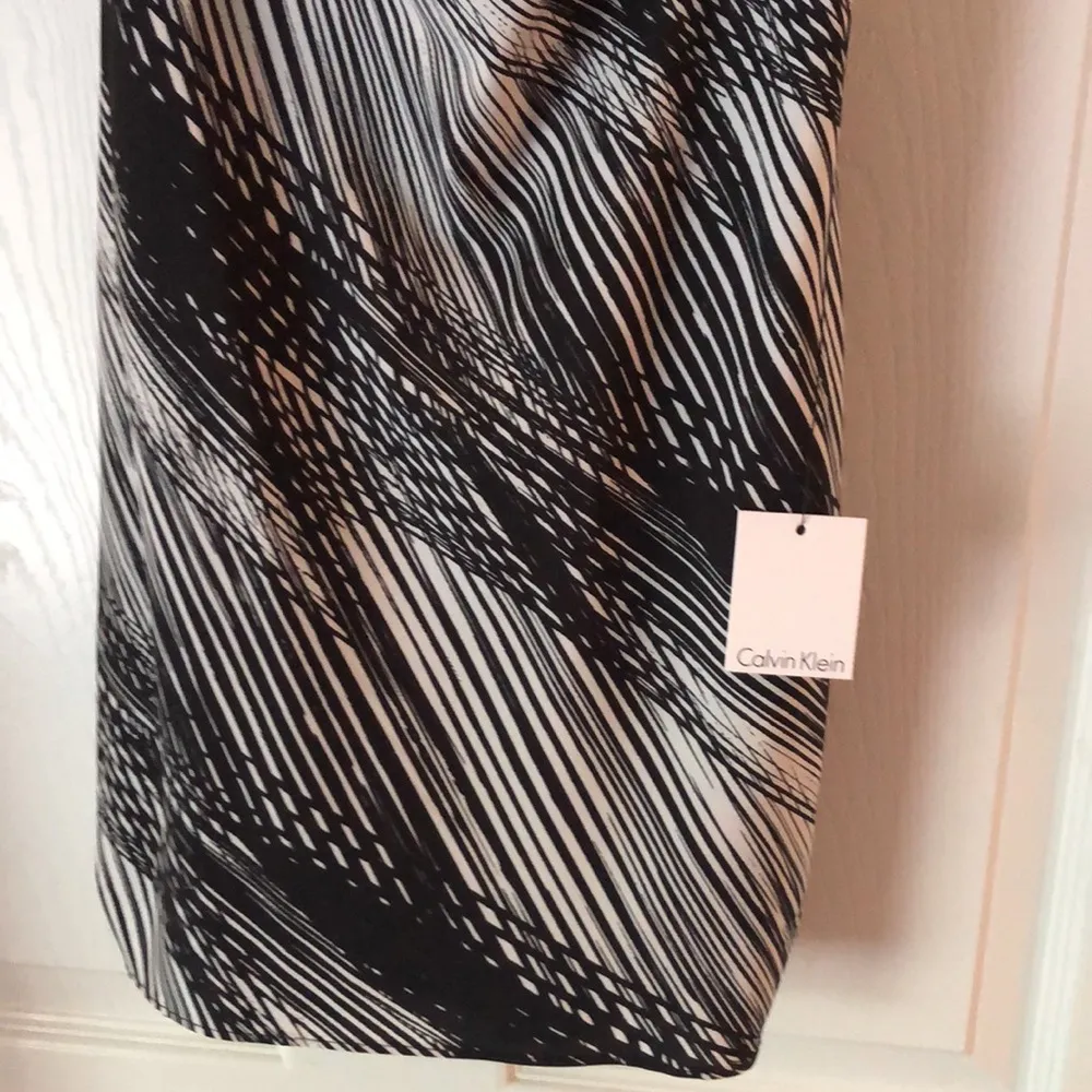 Calvin Klein top, new with tag - Image 4