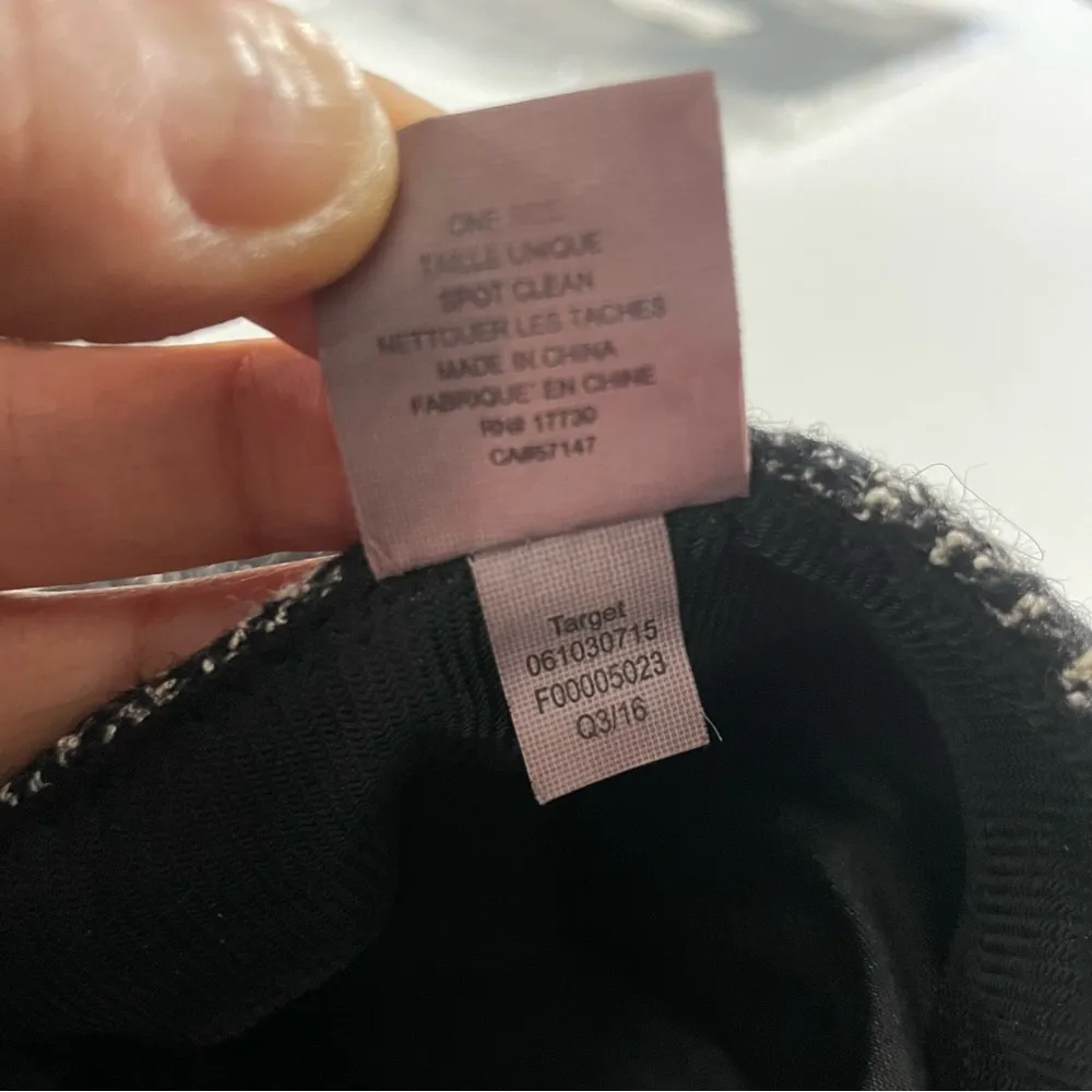 Pageboy cap Black/White Super Soft Black Wool blend on the inside Target Brand - Image 9