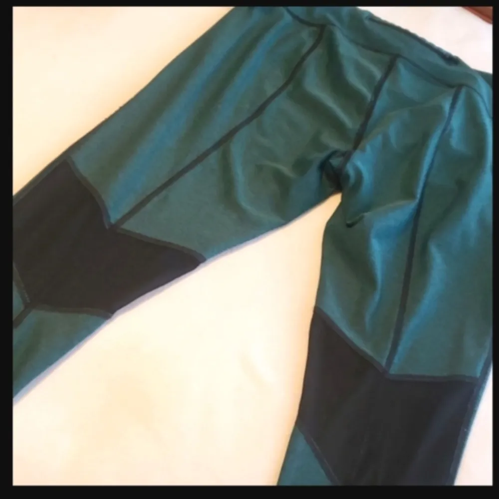Z by Zella green leggings w mesh chevron - Image 3
