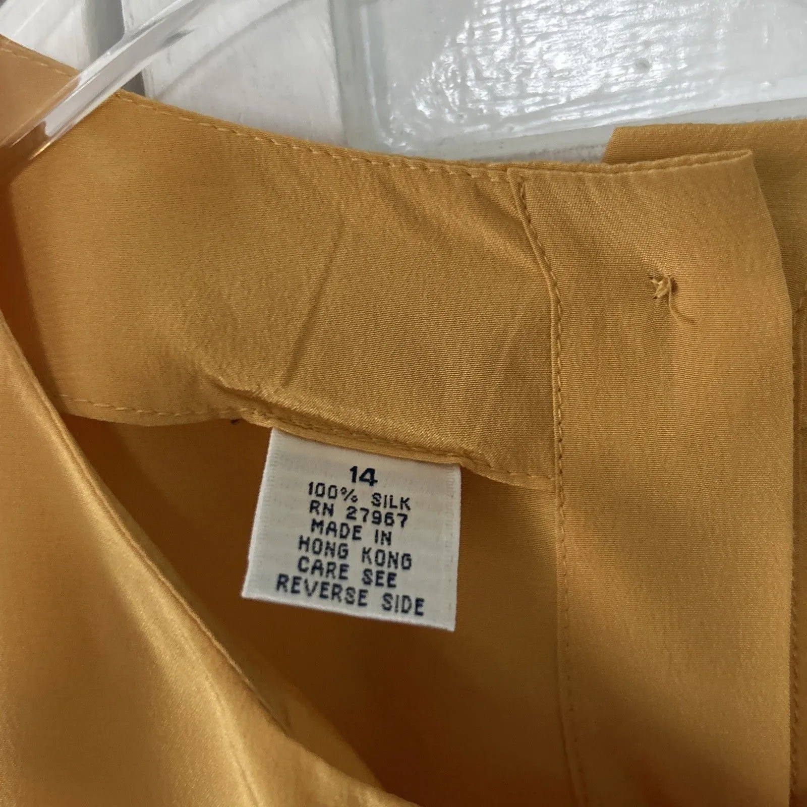 Vtg Austin Reed 100% Silk Blouse Womens 14 Goldenrod Boxy Short Sleeve Yellow - Image 4