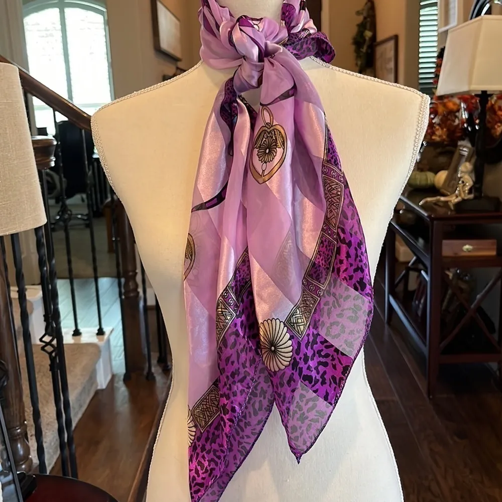 Purple Black Leopard Print Pattern Scarf Gold Tone Chains Sz 36” x 36”  Lavender - Image 5