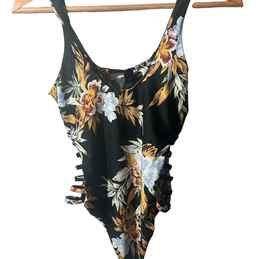 NWT VOLCOM TROPAKILL XS Floral black cutout, cheeky, tropical one piece sexy - Image 4