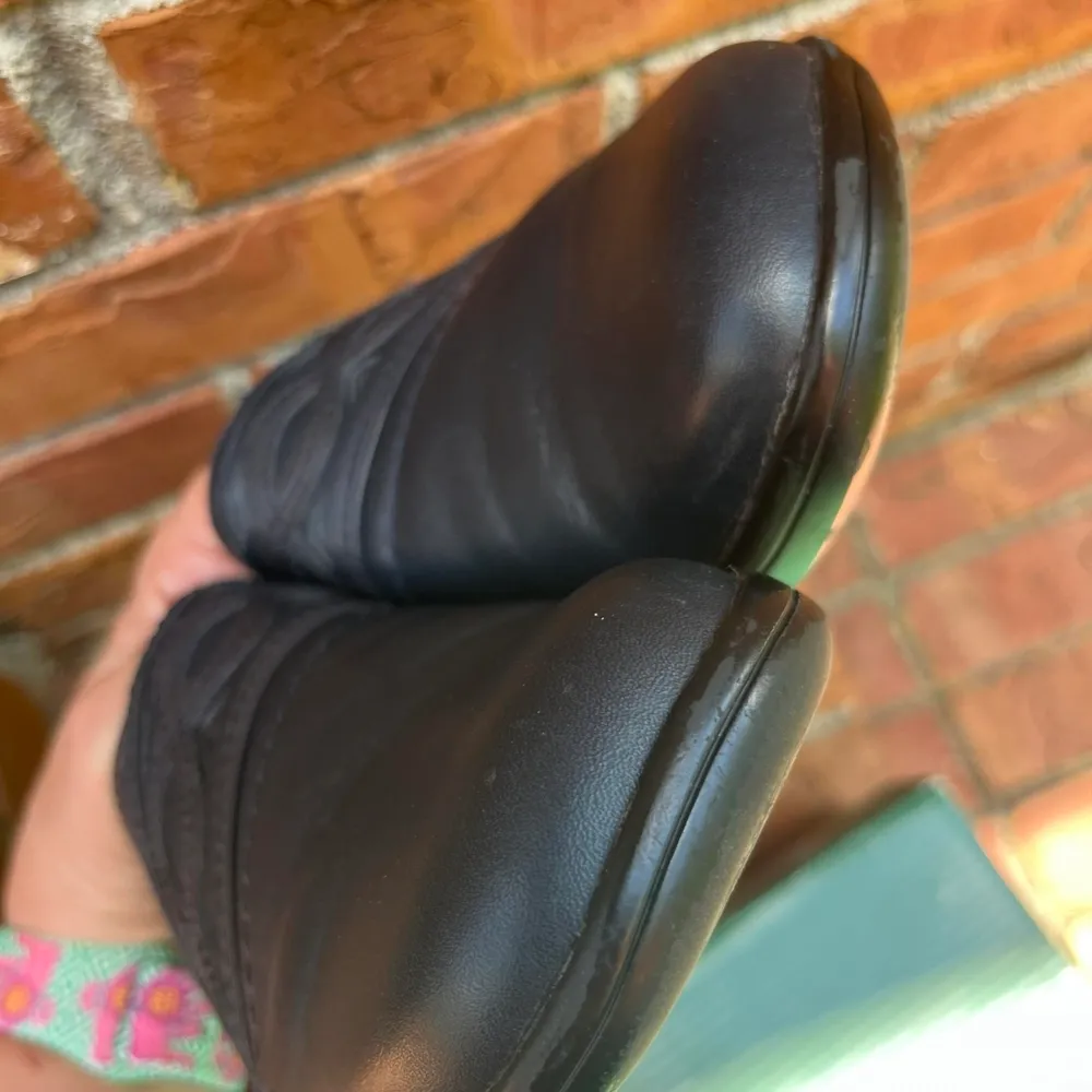 Clarks May Oval Blue Leather Mules in Size 7M - Image 12