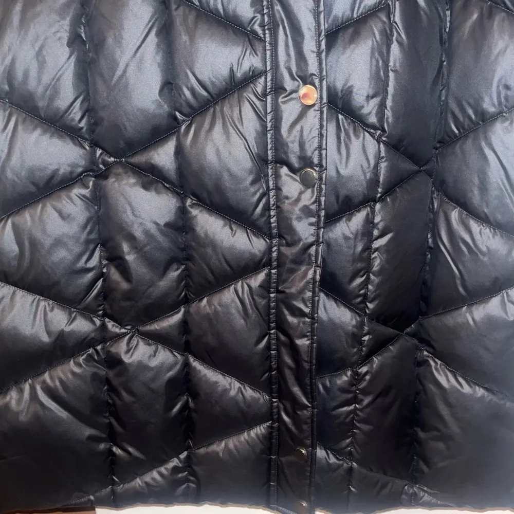 black quilted long sleeve hooded maxi puffer coat, size medium - Image 8