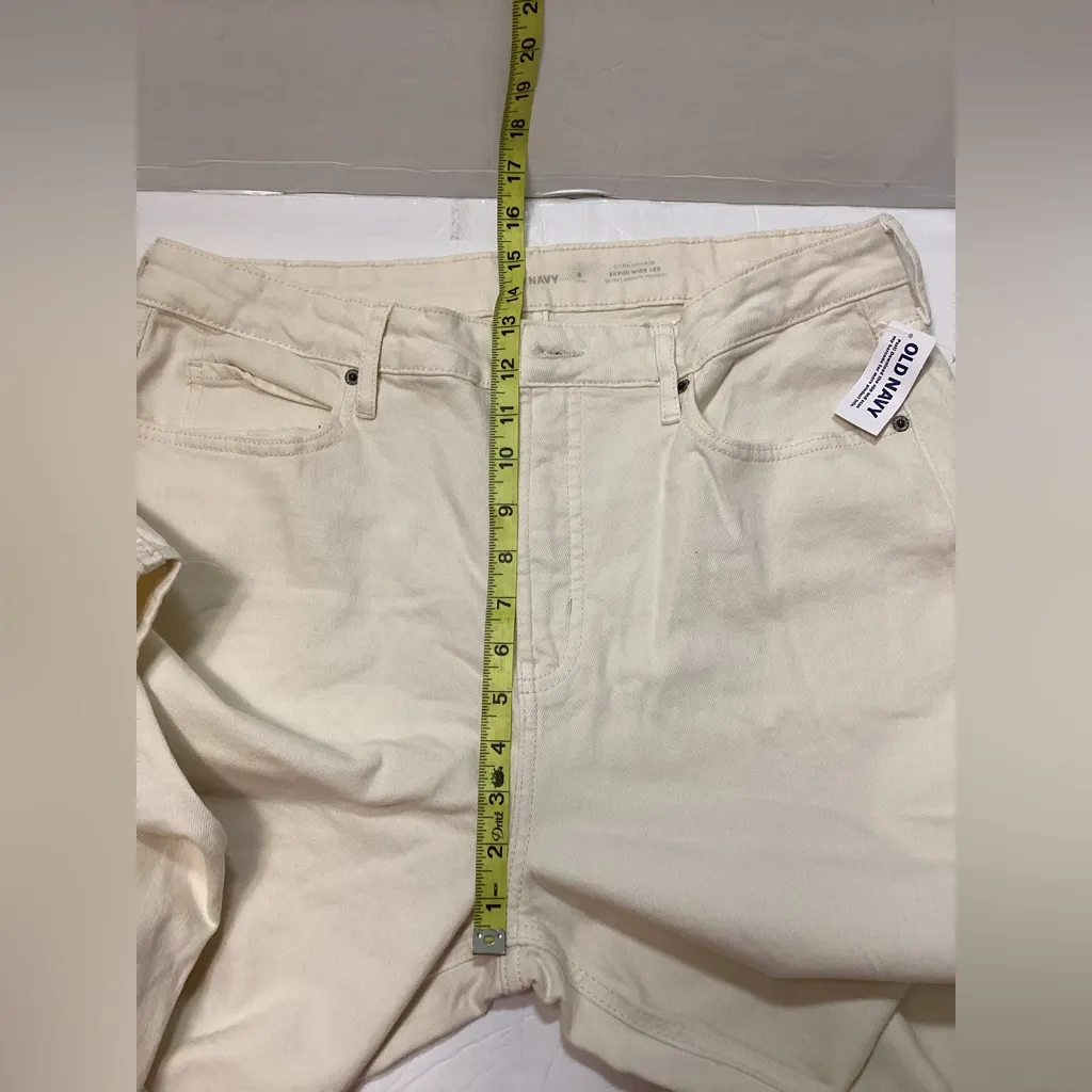 Old navy women’s Cream Straight- wide Leg Jeans size 4  tall - Image 9