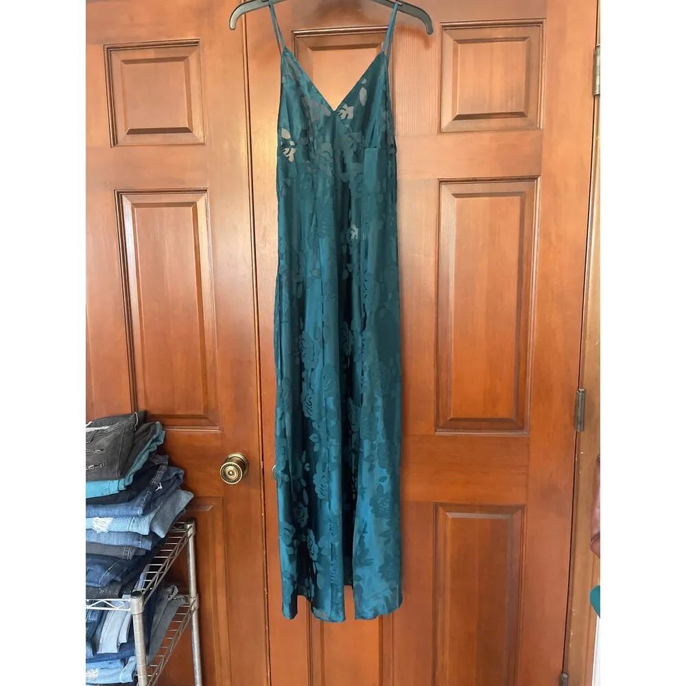 Victoria’s Secret Criss Cross back front slit, long midi slip dress size small - Image 3