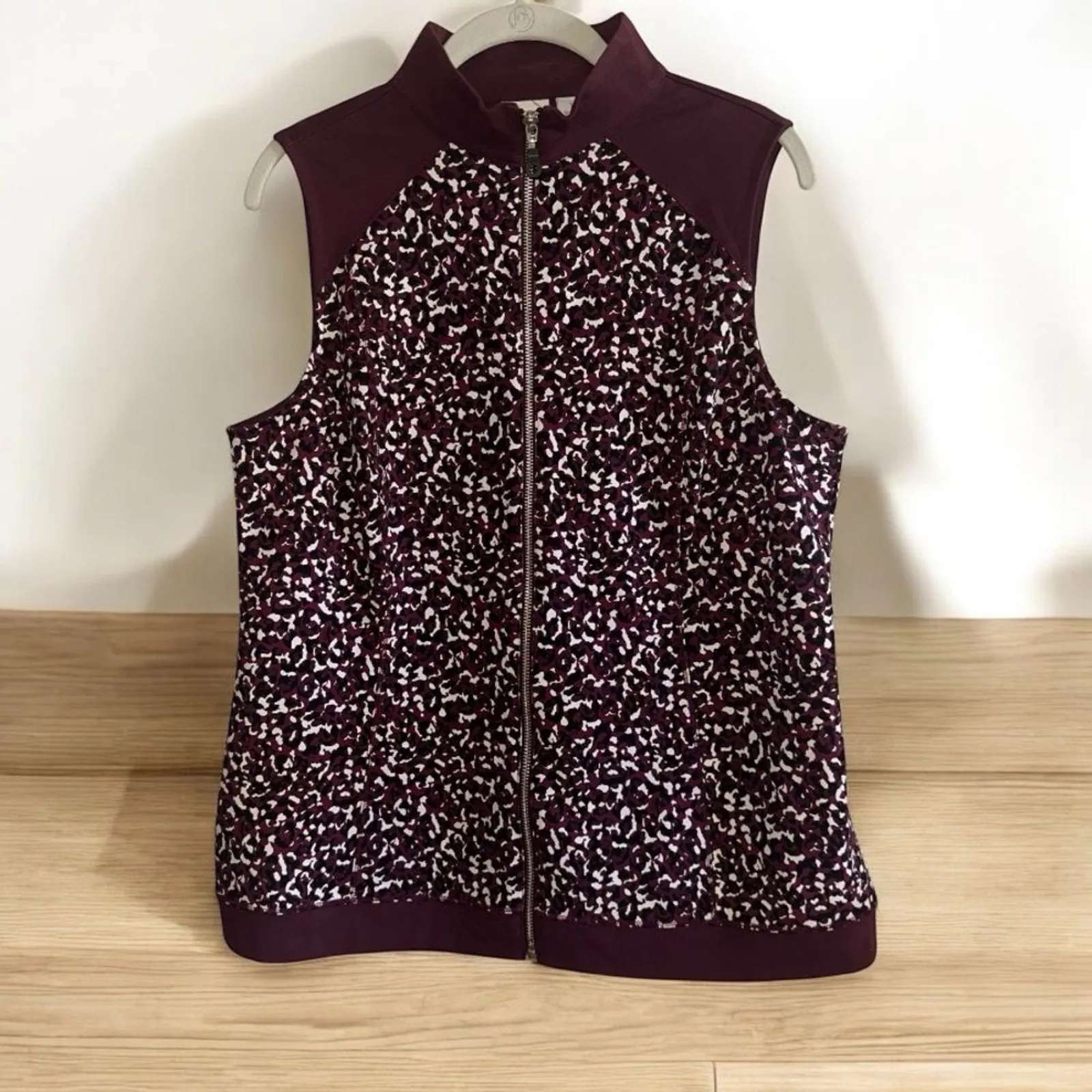 Weekends by Chico's Women's Burgundy Floral Print Zip Up Vest‎ Size 1 Purple Size M - Image 11