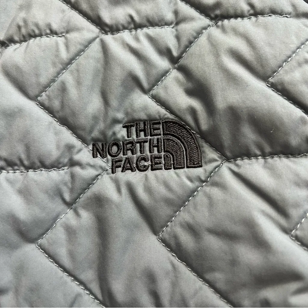 The North Face Women’s Gray Quilted Full Zip Jacket Size XS - Image 6