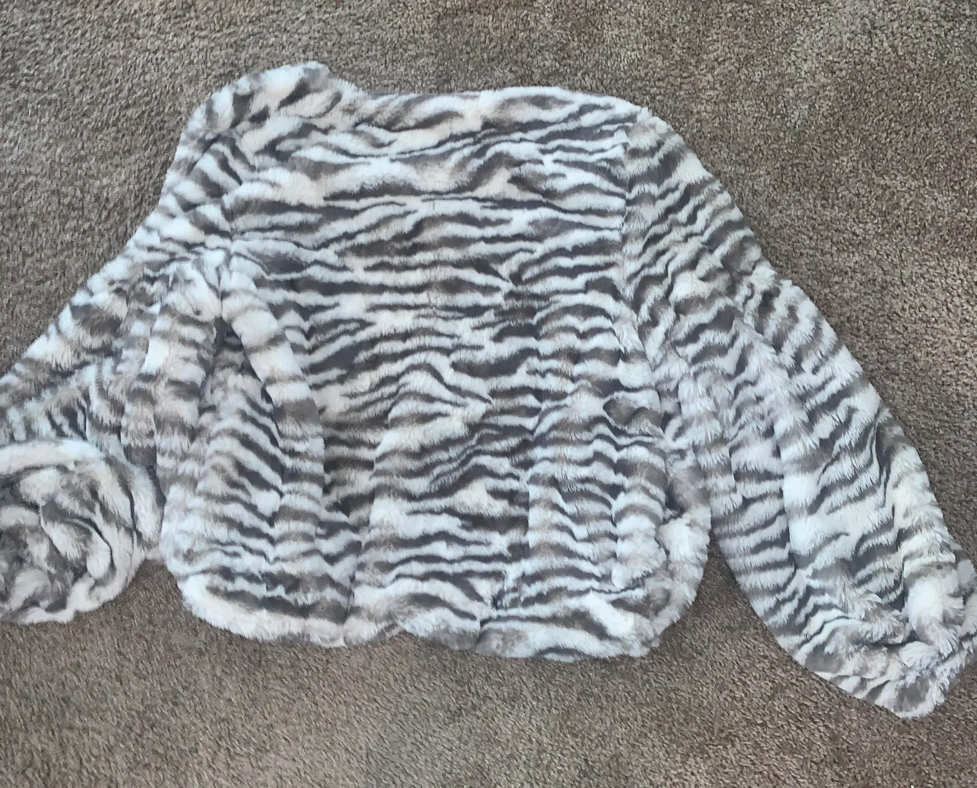 Olivaceous Faux Fur Jacket - Image 2