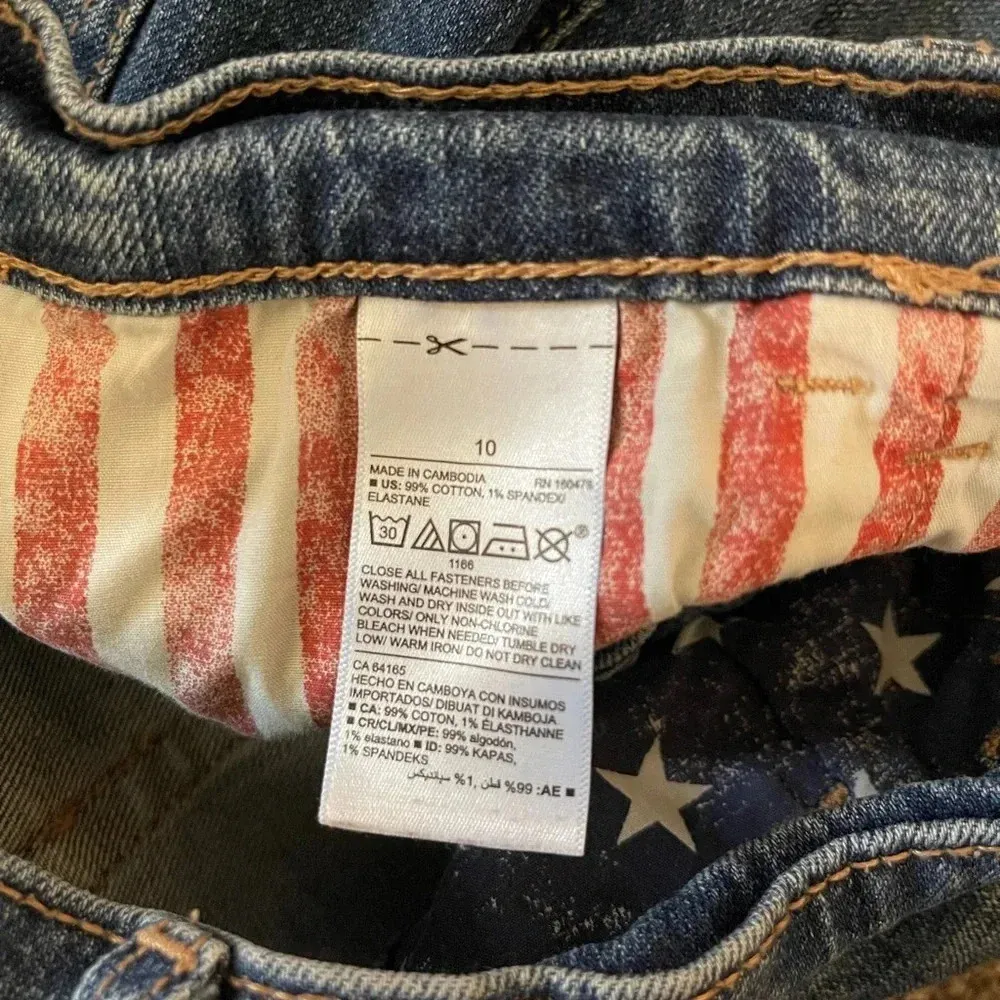 Women’s Old Navy boyfriend patriotic pocket Jean shorts size  10 - Image 6