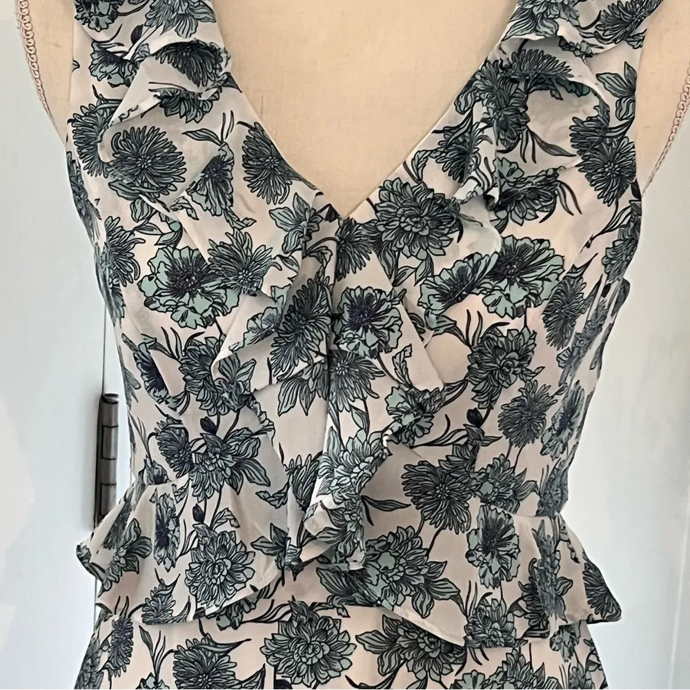 Gianni Bini blue and white floral dress size small - Image 6