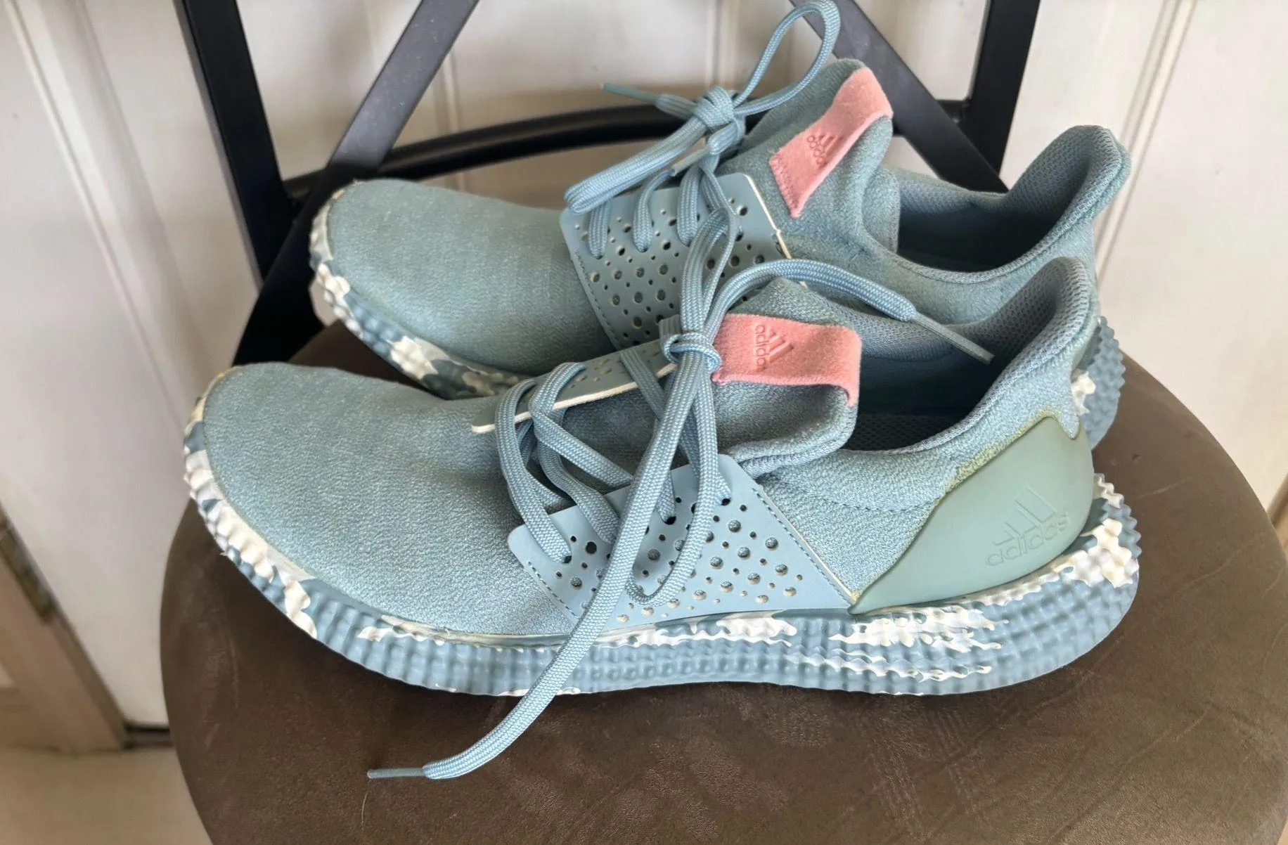 8.5 adidas blue/pink sneakers - Image 5