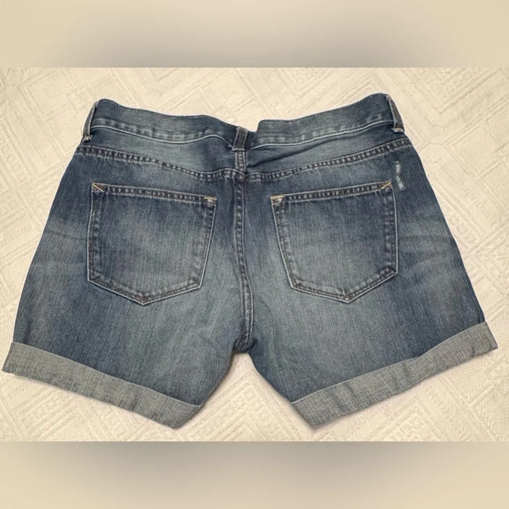 Women’s Gap distressed denim jean shorts - size 30r - Sexy Boyfriend - Image 5