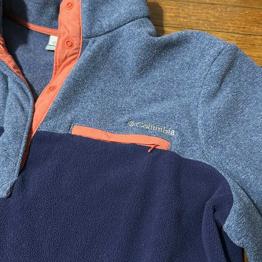 Columbia Blue and Coral Fleece Pullover Top, Large - Image 3