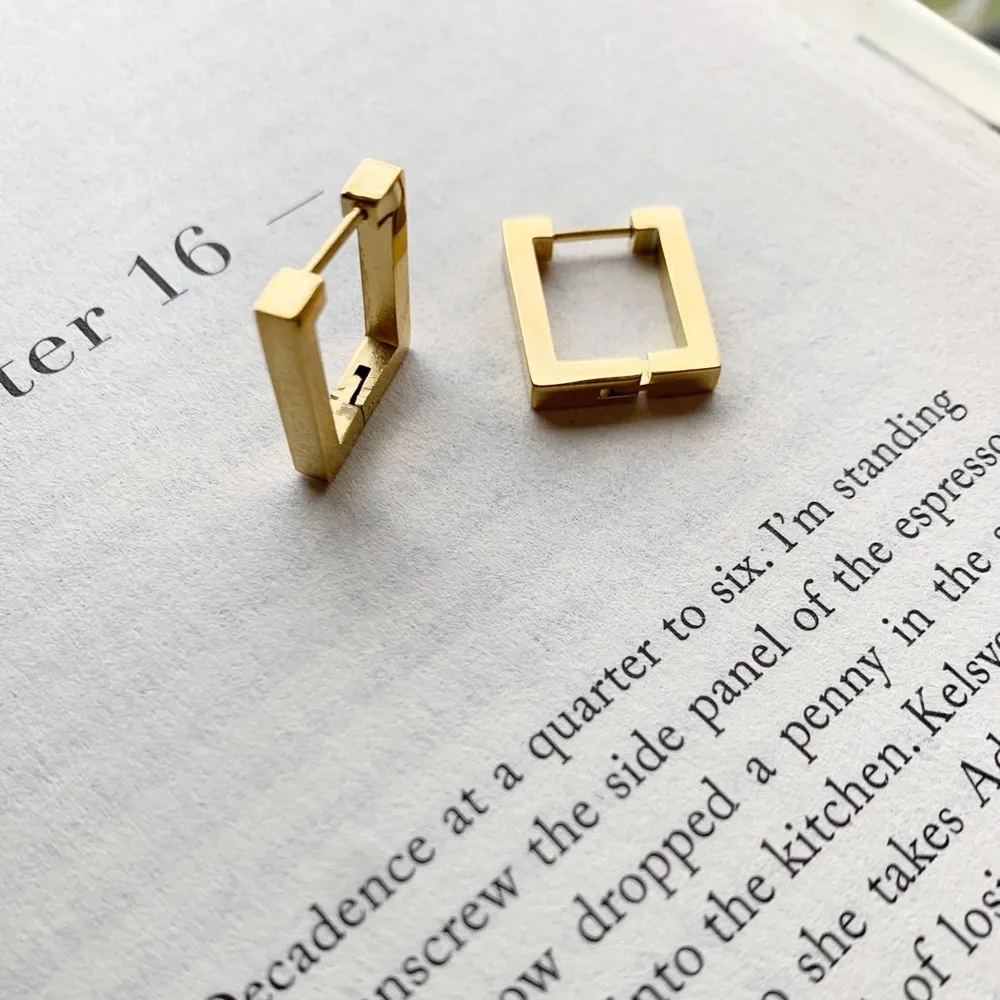 18k Gold Square Hoop Statement Earrings - Image 3