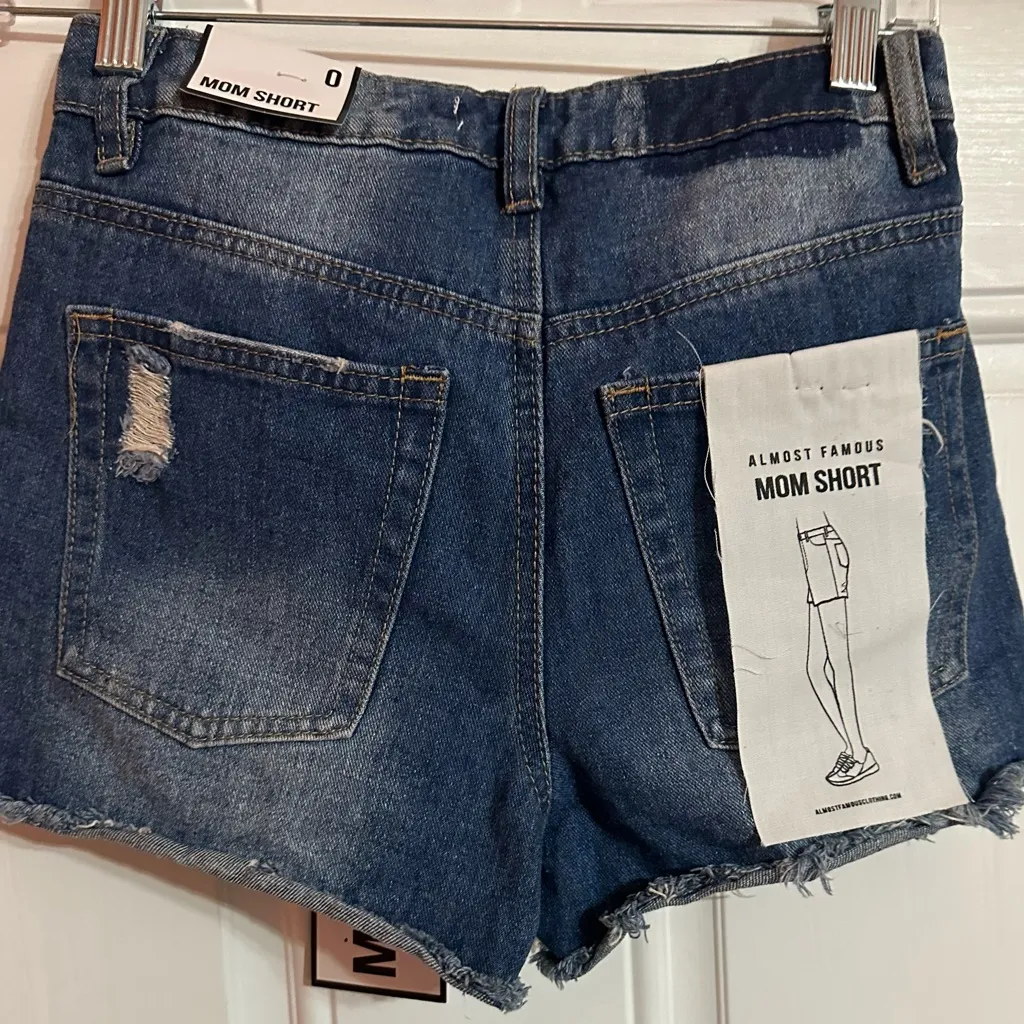 Almost Famous Mom Shorts Women's SZ0 Mid-Rise‎ Blue Denim Distressed - Image 4