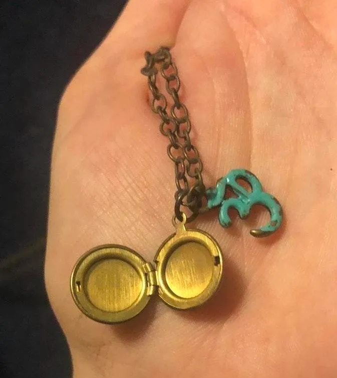 om locket necklace Blue - Image 2