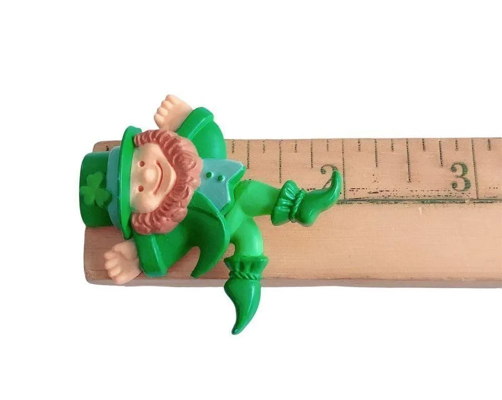 1982 Hallmark PIN St Patrick LEPRECHAUN Movement Vintage Irish Holiday Brooch - Image 4