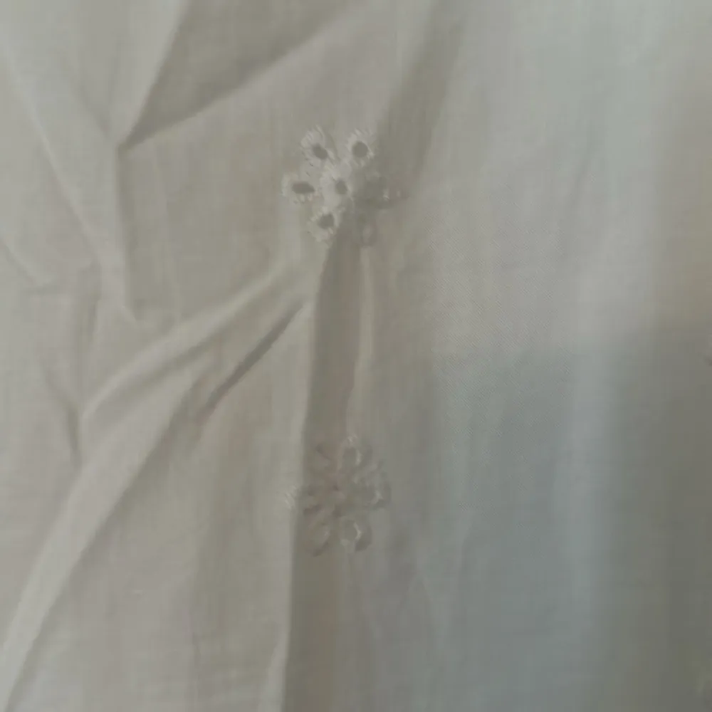 Juicy Couture 14 white eyelet adjustable strap lined above knee ruffle embroider - Image 6