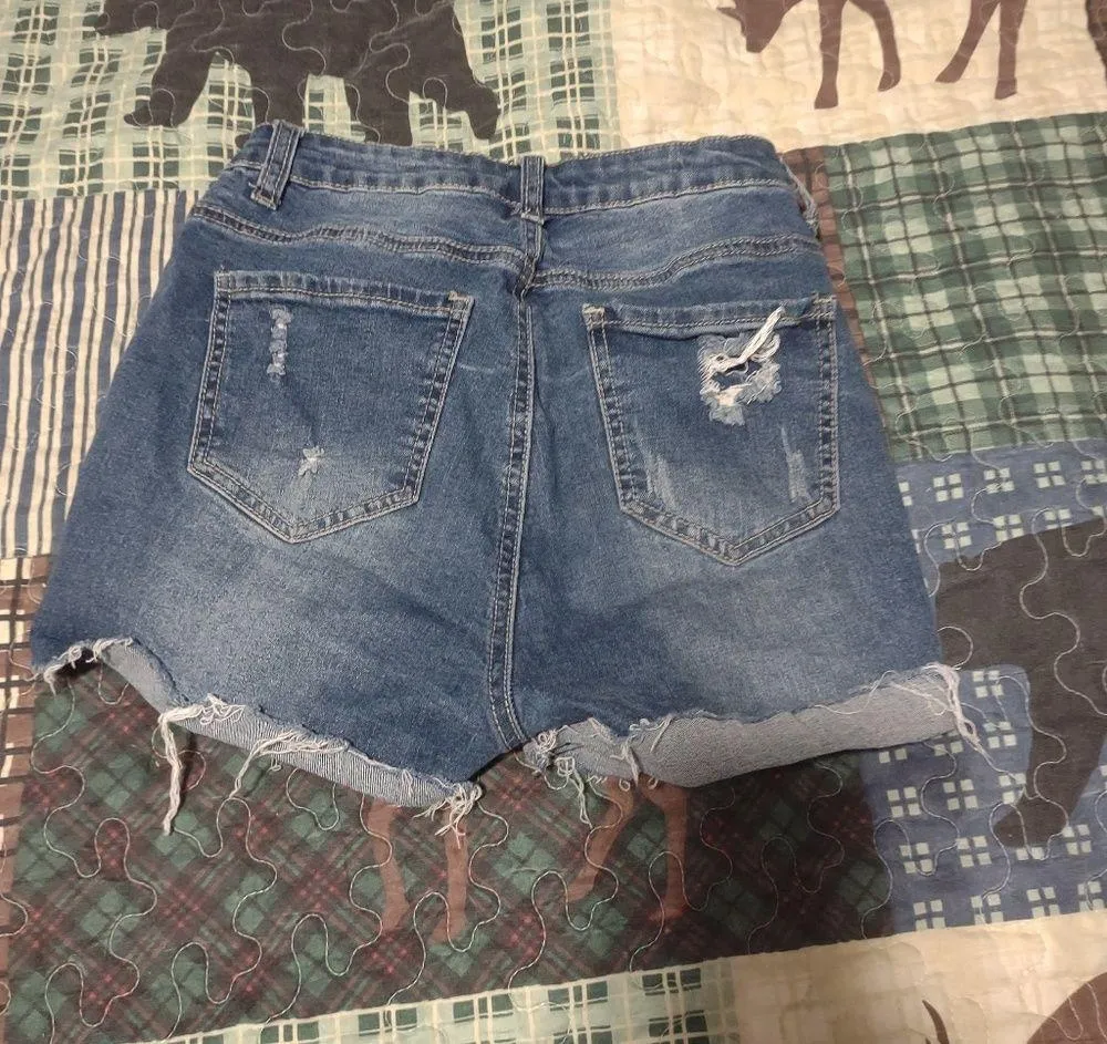Women’s  cut off shortie shorts sz S about a 4 high rise GUC - Image 4