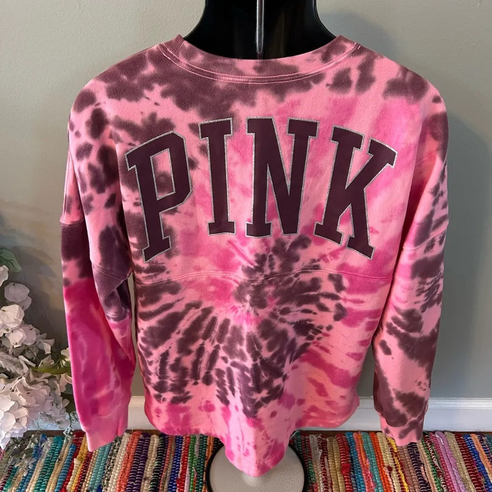 NEW Pink Tie Dye Crewneck Sweatshirt Sparkle Graphic Extra Small XS - Image 3