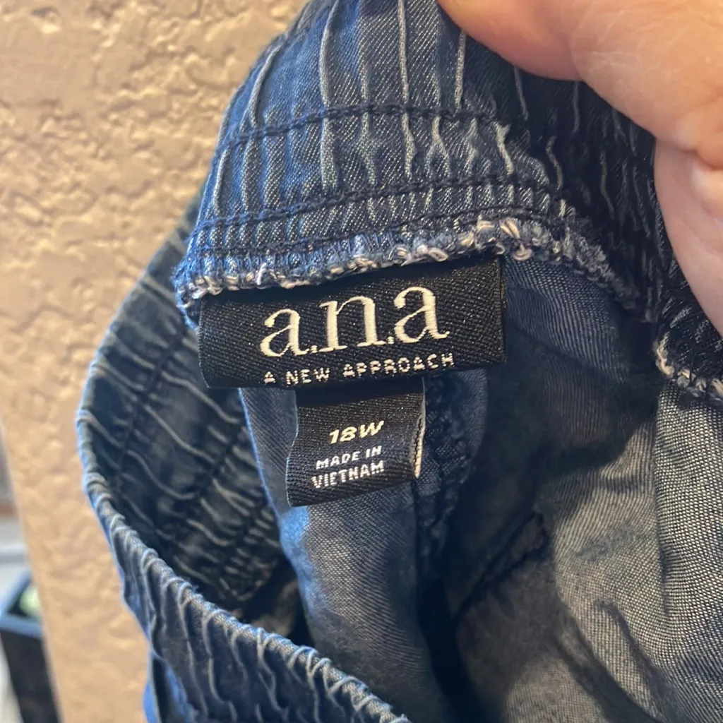 FINAL MARKDOWN Ana lightweight denim shorts 18w - Image 4
