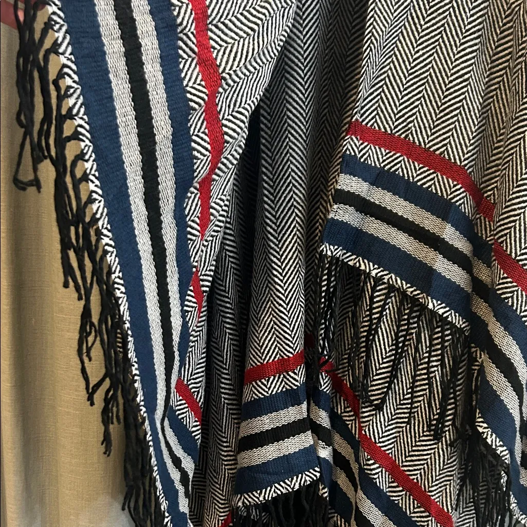 Marc New York Black and White Patterned Poncho - Image 7