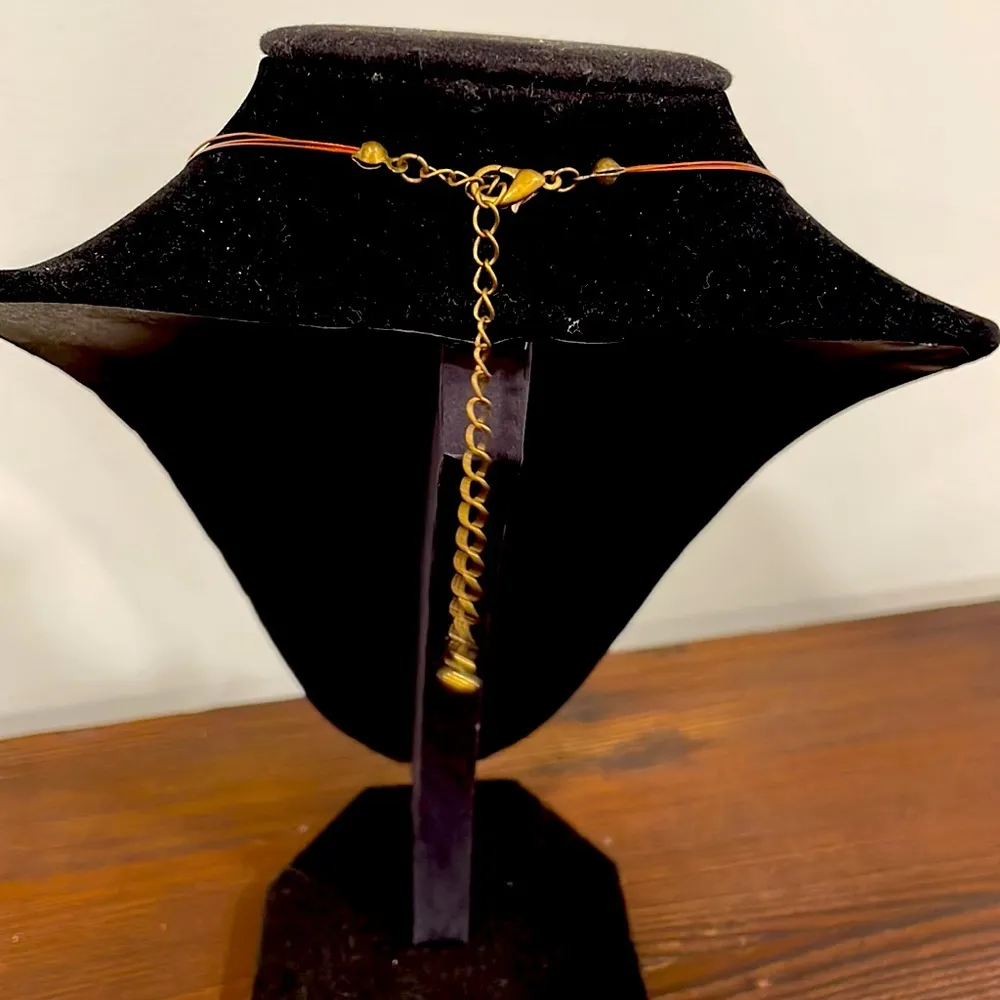 Red and orange beaded triple layer copper color wire 90s necklace - Image 5