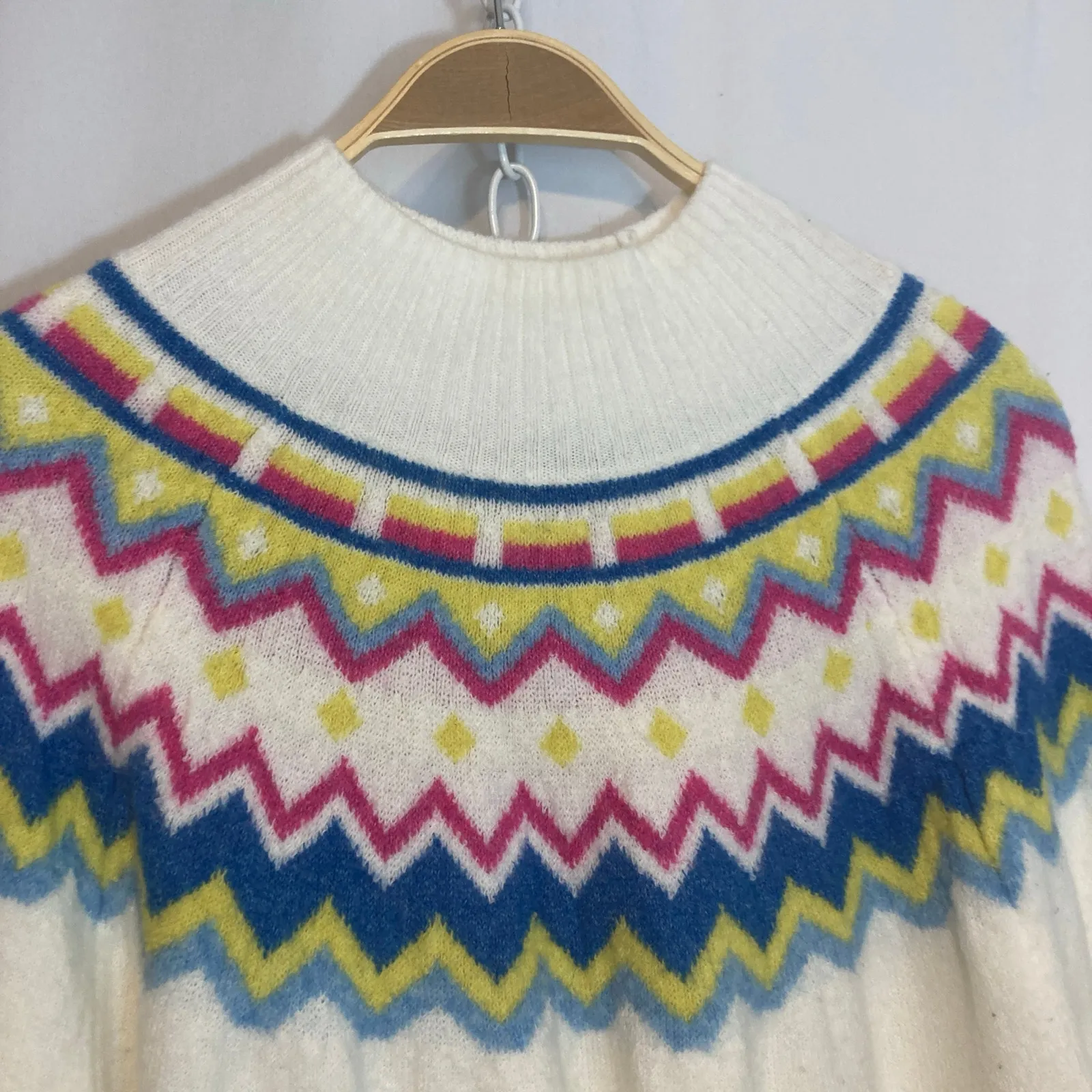 Vince Camuto Ivory Pink Blue Yellow Fair Isle Fairisle Cozy Winter Knit Sweater - Image 3