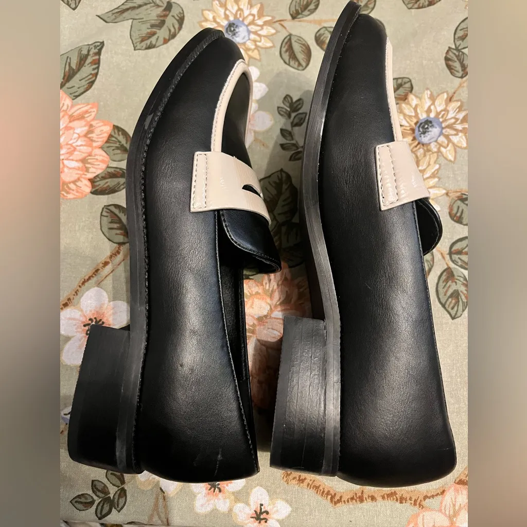 Toregis Women’s Teagan Black and Cream Loafers size 8 - Image 3