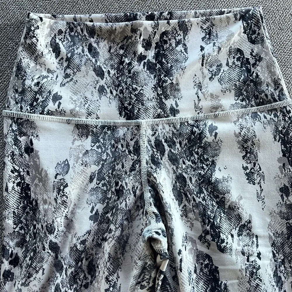 Evolution and creation Snakeskin leggings - Image 3
