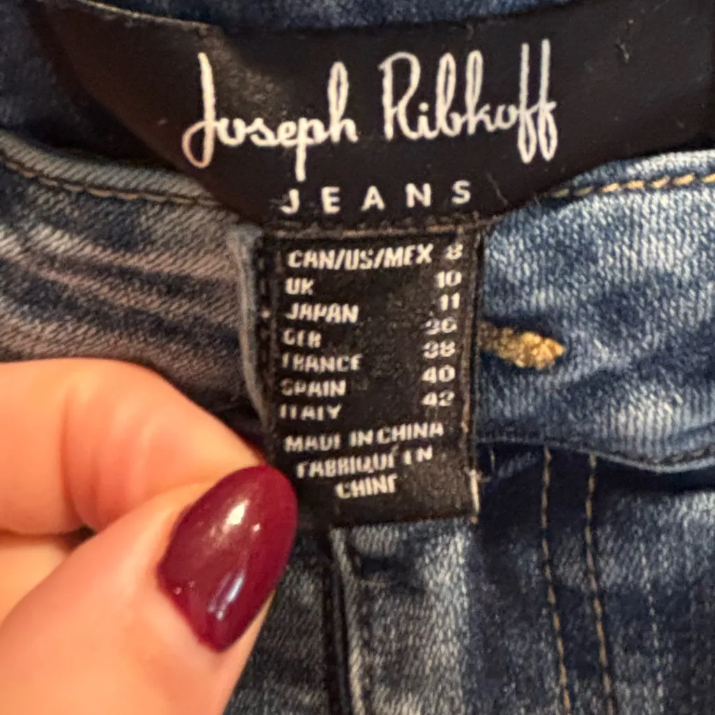 Joseph Ribkoff Sz 8 Vintage Blue Denim Jeans Style 231924 Fray Hem $188 - Image 4