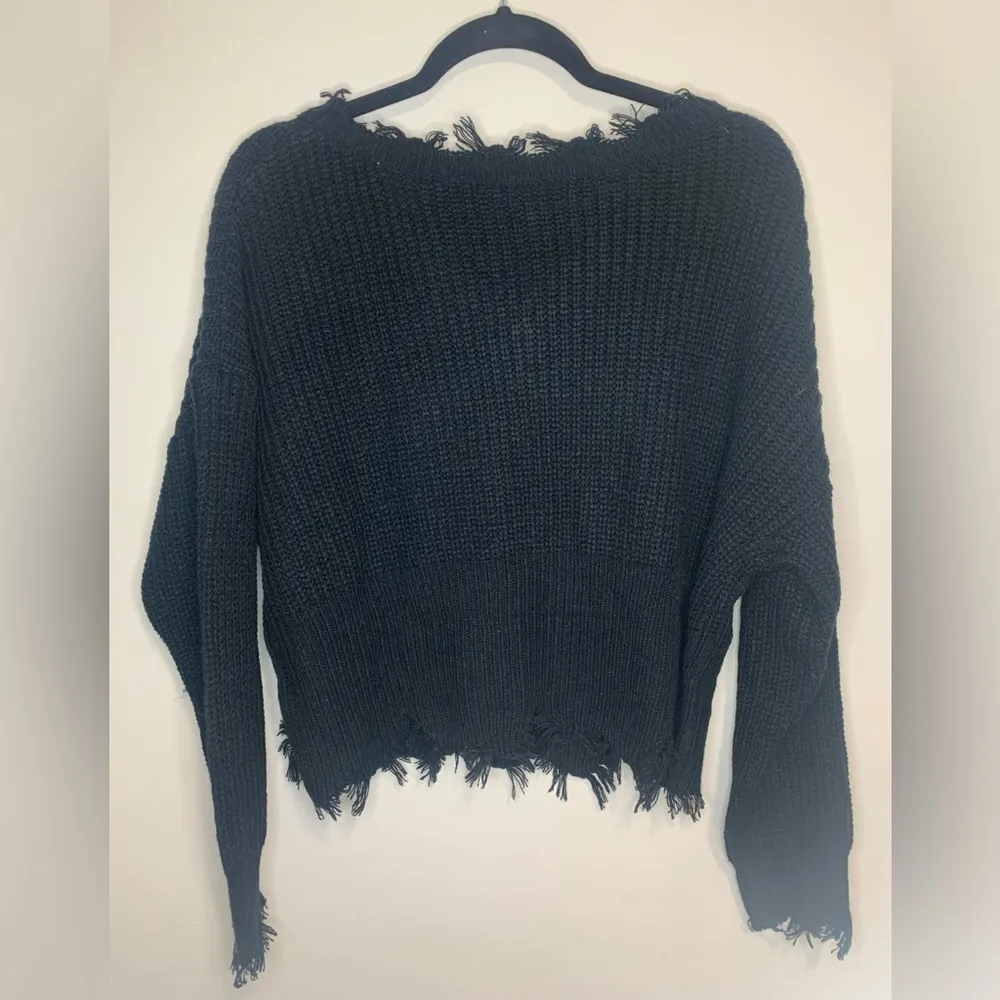 Black knitted sweater. NWOT. Fringed bottom, neckline and sleeve cuffs. Size S - Image 2
