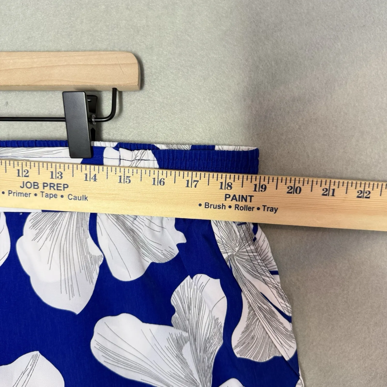 Investments Women’s Hawaiian Floral Shorts Blue White Size XL - Image 7