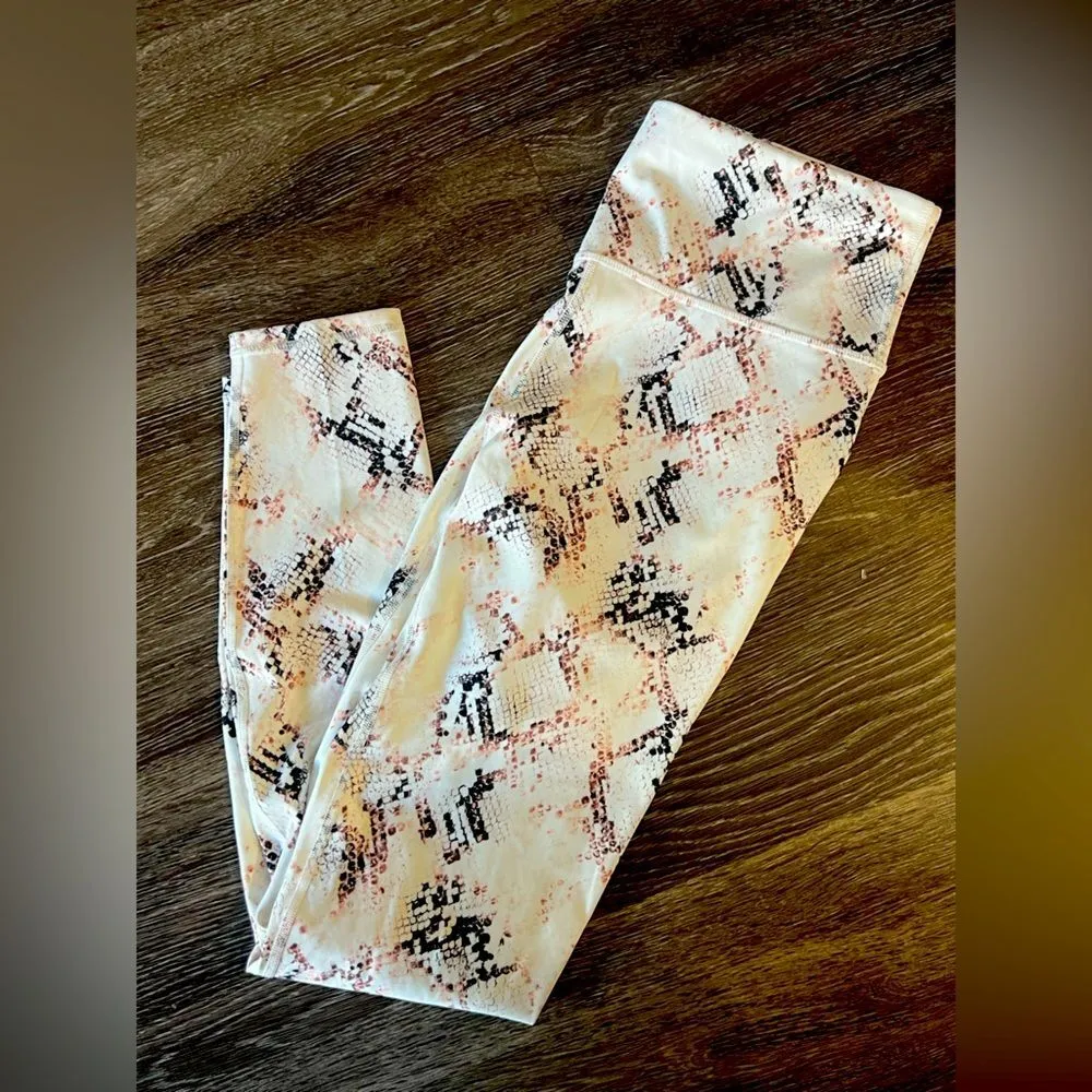 Fabletics High Waist Ultracool 7/8 Leggings Snake Print Stretch Activewear Small - Image 4