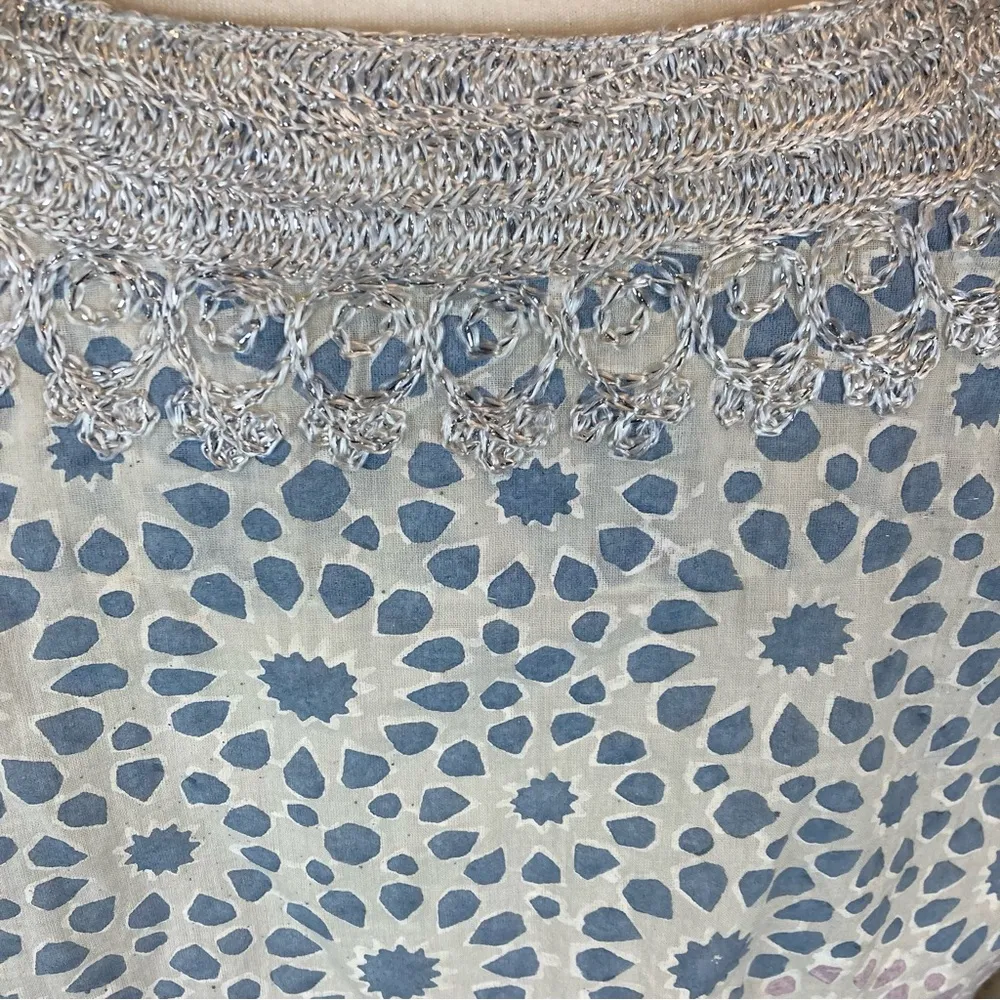 Roller Rabbit V-Neck Tunic Top Silver Stitching Like New - Small - Image 7