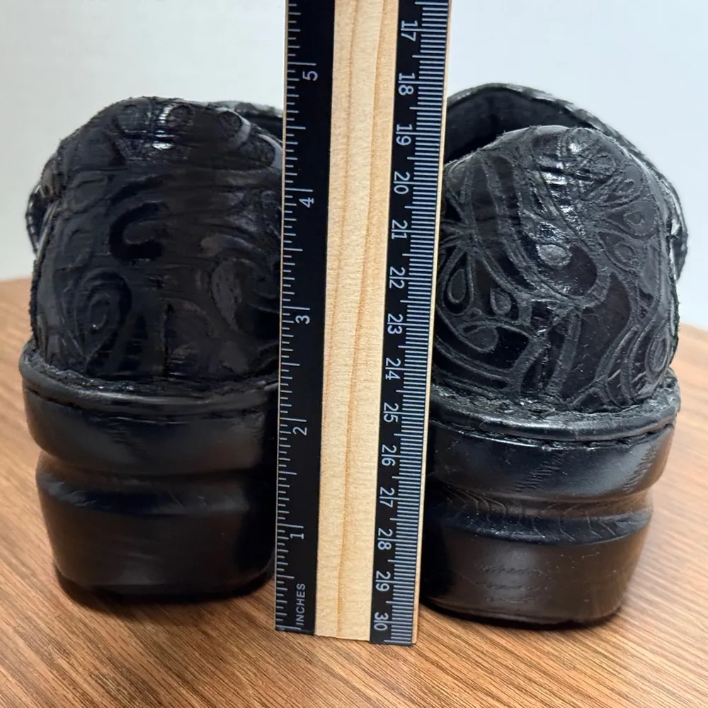 B.O.C Born Concept Womens Black Peggy Embossed Clog Shoes Size 8.5 M - Image 6