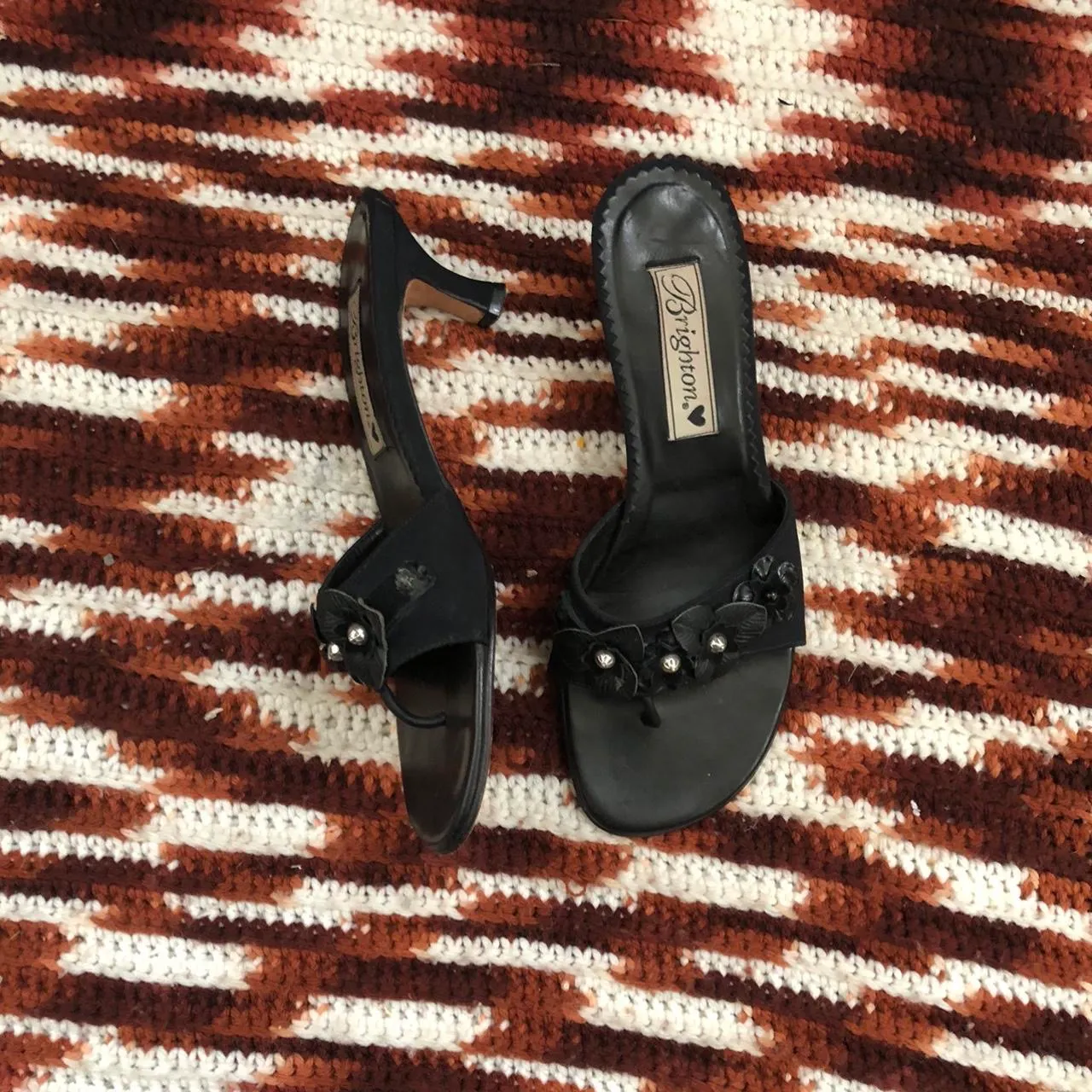 Brighton Tula Whimsygoth Coquette Black leather floral faux pearl sandals thong kitten heels pumps embellished - Image 3