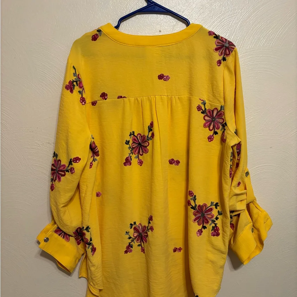 🌼 Fig and Flower Yellow Embroidered Blouse
Size 1X — Button Front - Image 8