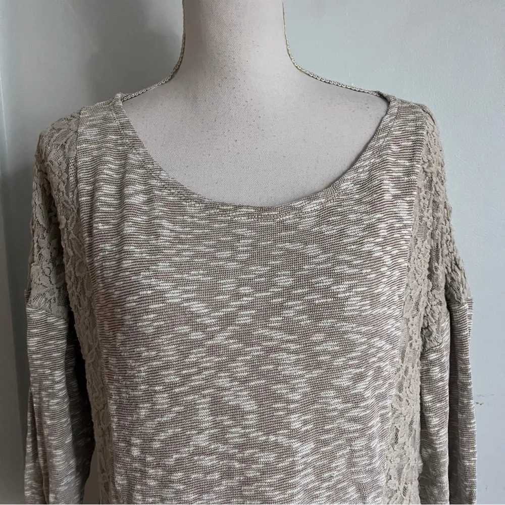 Chico’s • Tan Beige Boucle Blouse Scoop Neck - Image 3