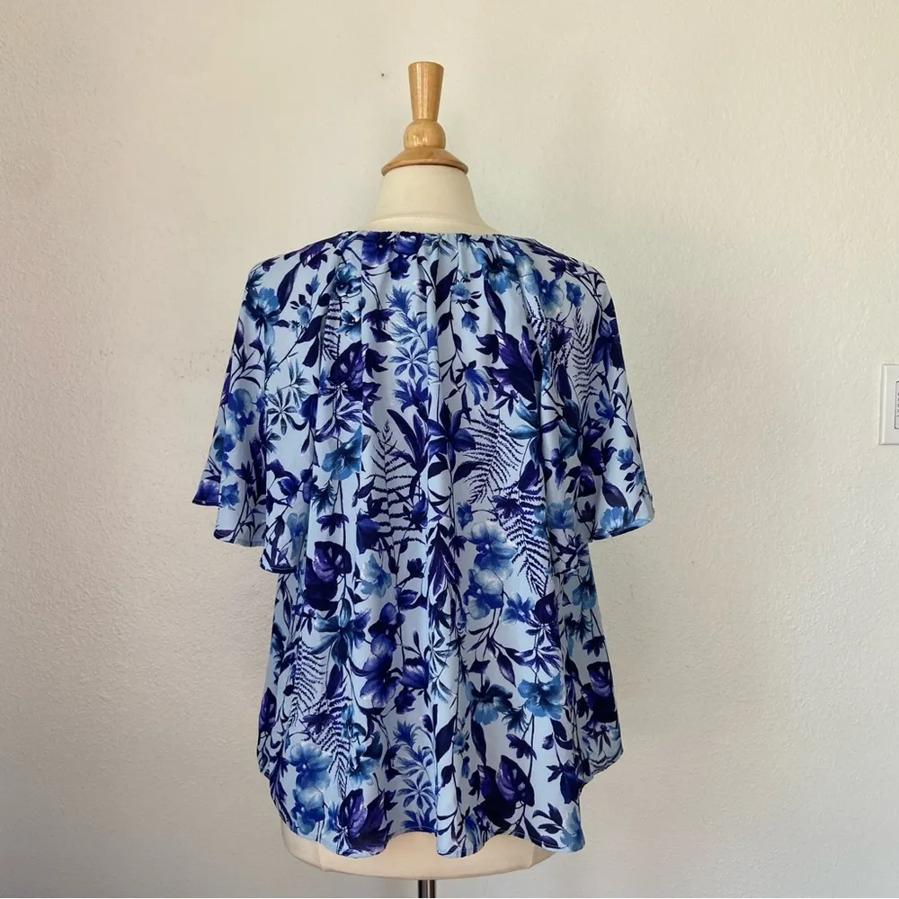 Light Blue V-Neck Short Sleeve Floral Chiffon Blouse - Image 2