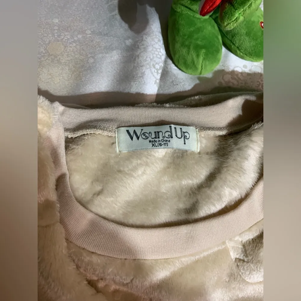 Wound Up Cream Holiday Fleece Top - Image 9