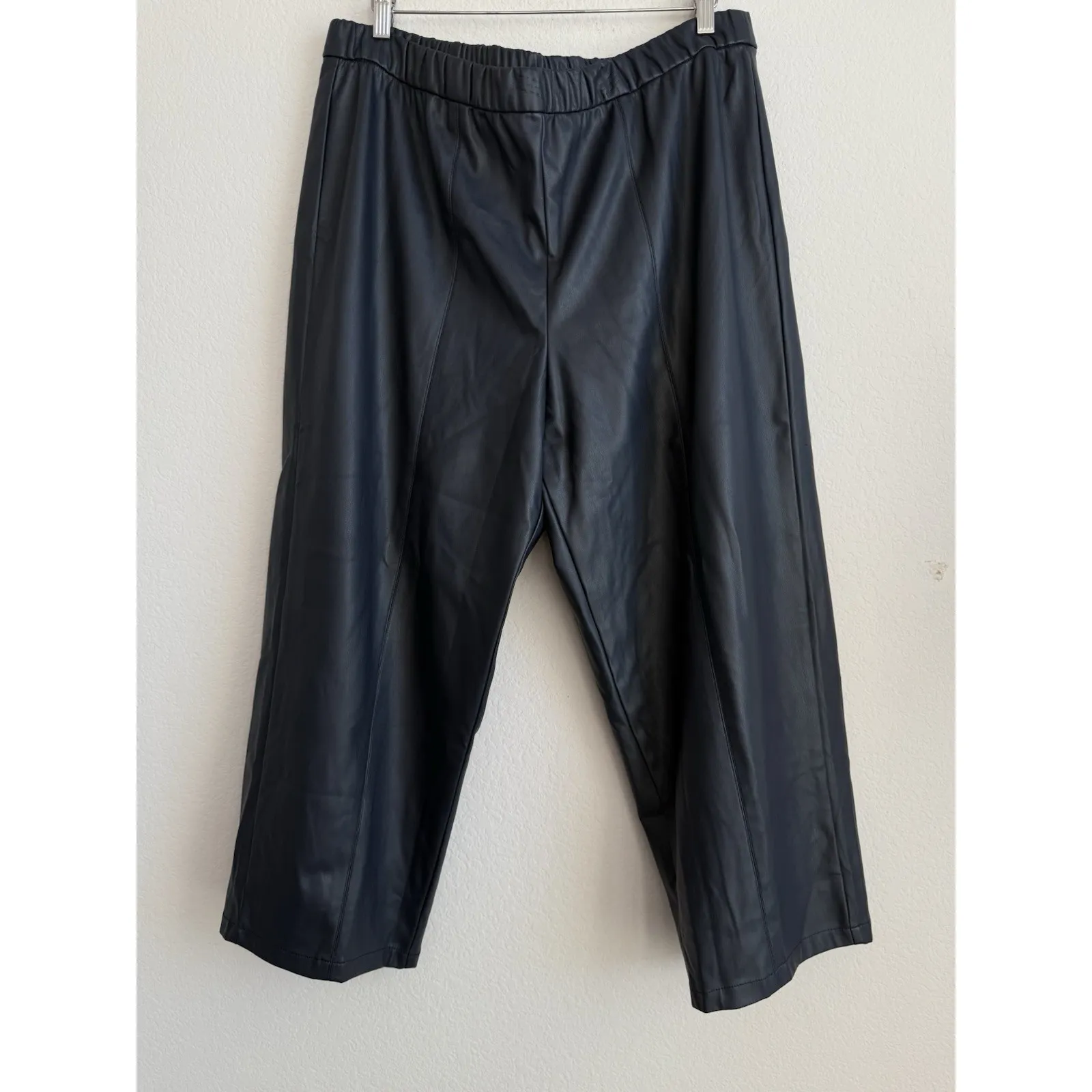 Susan Graver Women's Faux Leather Wide-Leg Crop Pants Dark Navy Size 1X Stretch‎ - Image 3